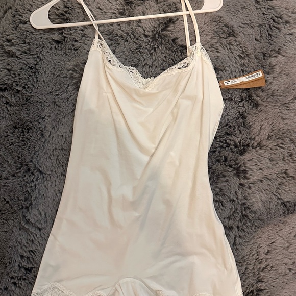 Lace trim romper - Picture 1 of 3